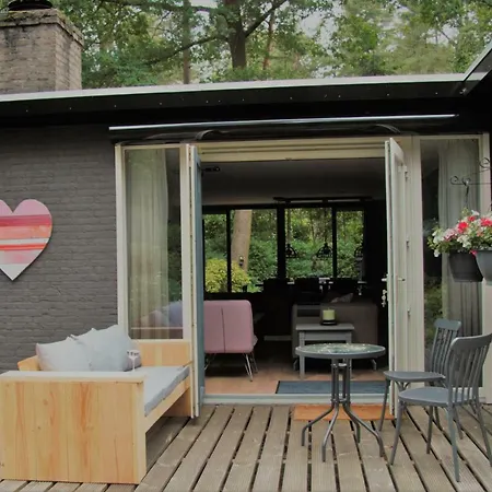 Semesterbostad Bosbungalow Ruighenrode